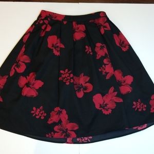 Forever 21 Pleated Blk Floral Skirt Size Medium